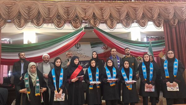 طنین‌انداز شدن زنگ انقلاب در دبیرستان فاطمه پزشکی ناحیه ۴ کرج