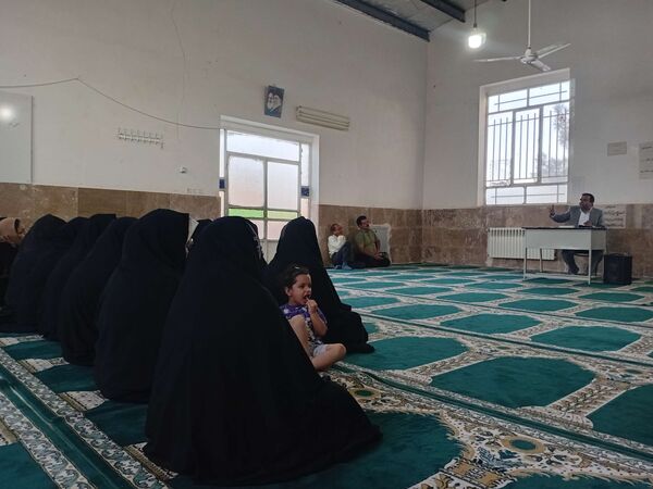 جلسه هم اندیشی انجمن اولیا در دبیرستان شهید غلام‌زاده خلیل آباد