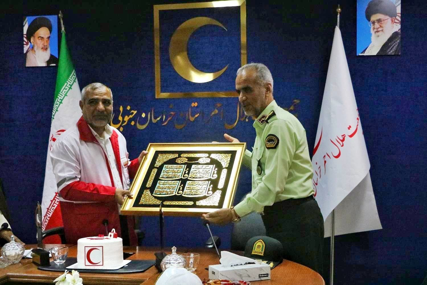 مردم با حضور به موقع هلال احمر درتمامی صحنه ها آرامش دارند