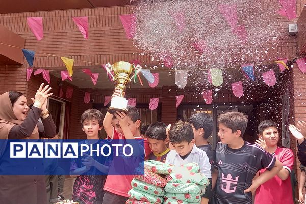 برگزاری فینال مسابقات فوتبال در مدرسه رودکی منطقه پردیس