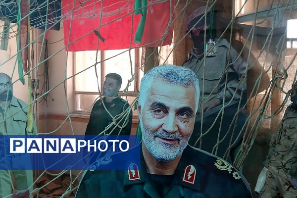 نمایشگاه هفته دفاع مقدس در دبیرستان ملاصدرا ناحیه دو شهرری 