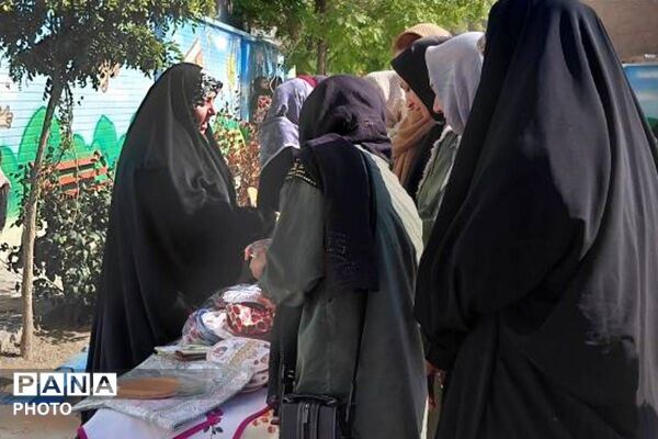 جشن عاطفه ها در دبستان 22 بهمن به یاد شهید پیشتاز ماکان نصیری