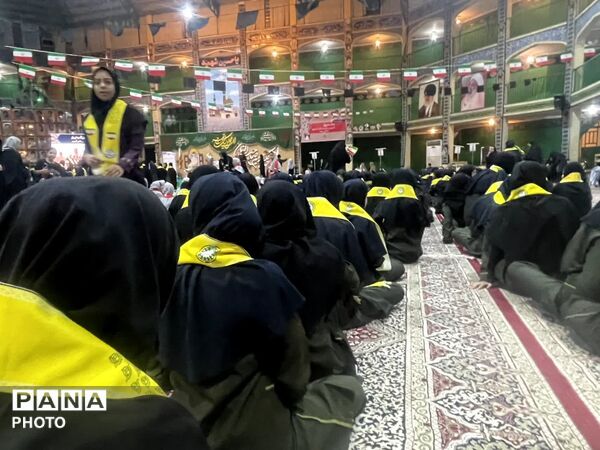 جلوه‌‌ای دیدنی از شور دانش‌‌آموزان در برنامه سالروز تاسیس سازمان دانش آموزی در یزد