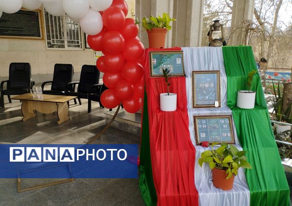 نواختن زنگ انقلاب در دبستان امام حسن (ع) مصلی نژاد ناحیه دو 