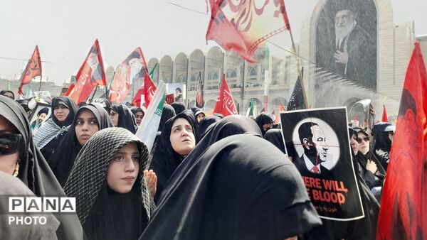 تجدید میثاق با آرمان‌های انقلاب، تهران در سوگِ رهبر شهید یکپارچه سیاه پوش شد