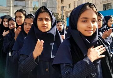 دانش‌آموزان مدرسه مریم بهارستان‌دو در سوگ سیده نساء، هم صدا شدند