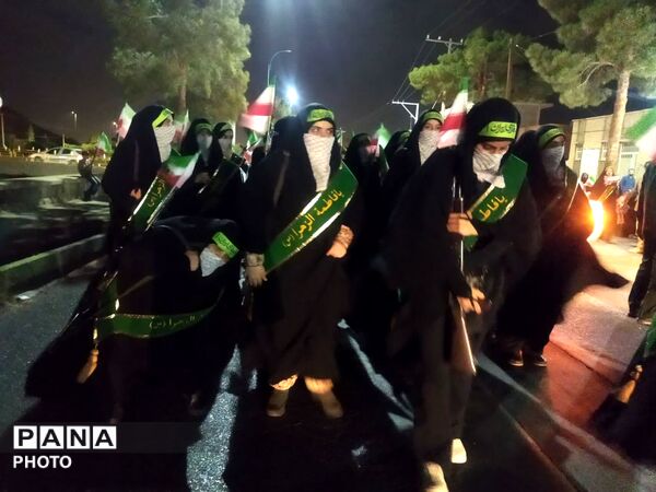 رژه بانوان بسیجی در شهر تفت