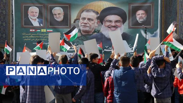  ادای احترام دانش‌آموزان و فرهنگیان شهرستان پاکدشت به مقام شامخ شهیدان مقاومت و شهید سید حسن نصرالله 