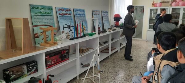 بازدید دانش آموزان دبستان پسرانه فضیلت از پژوهشسرای رازی 