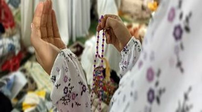 خلوت دانش‌آموزان با خدا در آیین معنوی اعتکاف 