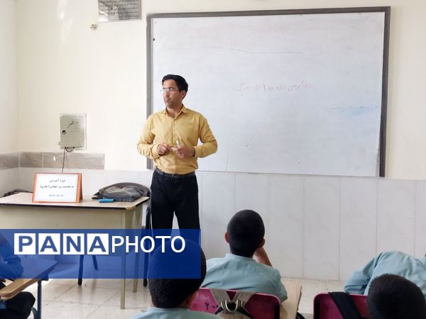 دوره آموزشی بهداشتی ویژه روز جهانی هاری در دبیرستان رئیس زاده خلیل آباد