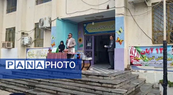 «روز آزمایشگاه» در دبیرستان شاهد ریحانه