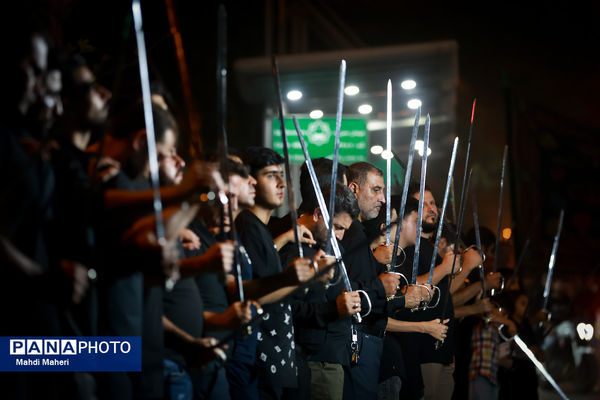 مراسم عزاداری شب تاسوعای حسینی در میدان منیریه تهران