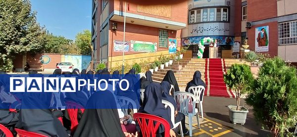 نواختن زنگ جشن جوانه‌ها در دبیرستان تیمسار فلاحی‌ناحیه یک کرج