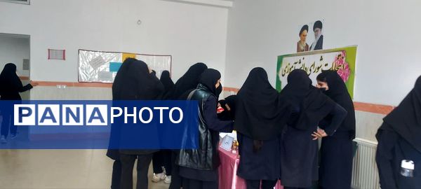 برگزاری انتخابات شورای دانش‌آموزی با هدف تعامل در مدرسه برکت خاتم