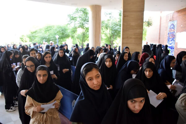 رقابت داوطلبان کنکور رشته تجربی در دانشگاه قم