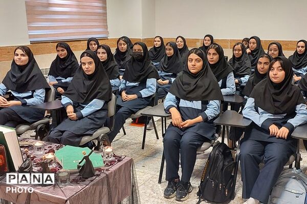 مراسم بزرگداشت مولانا در دبیرستان نمونه‌دولتی ولایت بهارستان‌دو