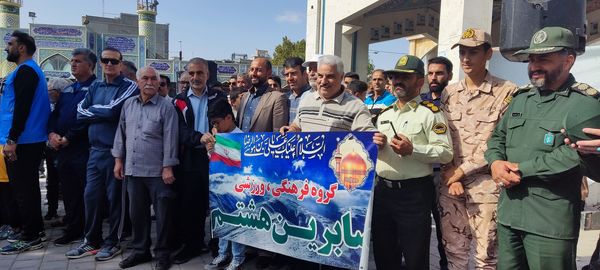 همایش پیاده‌روی خانوادگی به‌مناسبت هفته دفاع مقدس در نیشابور