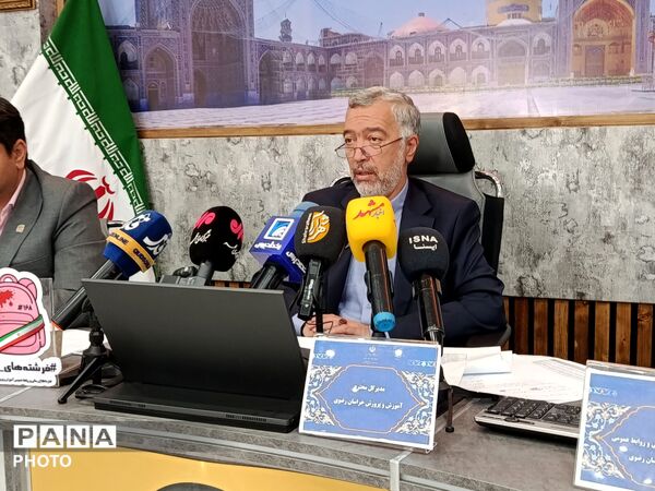 نشست خبری خبرنگاران و اصحاب رسانه با مدیرکل آموزش و پرورش استان خراسان رضوی