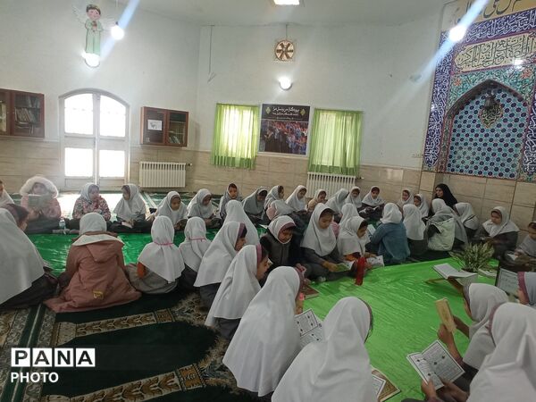 محفل انس با قرآن کریم در ماه مبارک رمضان دبستان نرجس