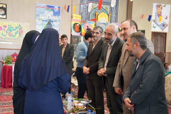  جشن عاطفه‌ها در دبستان دخترانه شهید محمد قضاوی آموزش و پرورش ناحیه 4