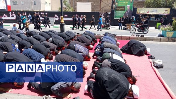 اقامه نماز ظهر عاشورا در کاشمر