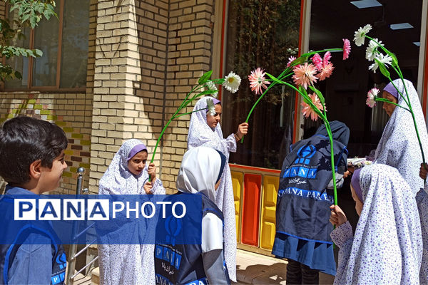 مراسم تجلیل وتقدیر از دانش‌آموز خبرنگاران پانا آباده توسط رئیس سازمان دانش‌آموزی استان فارس