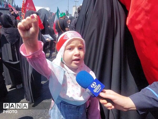 اشک یک ملت در بدرقه رهبر شهید