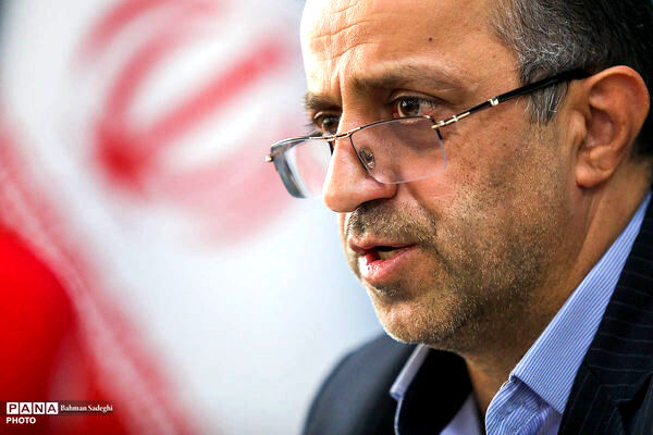 سند تحول از معلم آغاز می‌شود