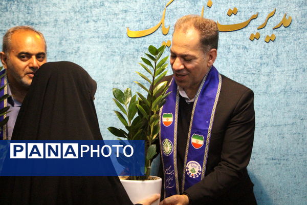 نشست ریاست سازمان دانش‌آموزی با مدیر آموزش و پرورش ناحیه یک یزد