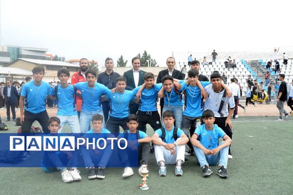 برگزاری مسابقات فینال و رده‌بندی فوتبال دانش‌آموزی در بهارستان‌ 2
