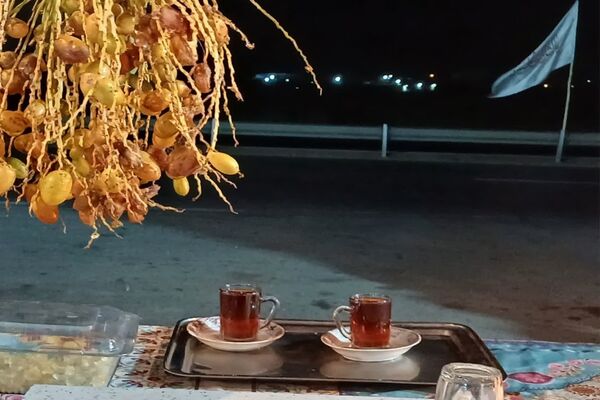 خدمت بی‌منت خادمان کوچک به زائران در حمیدیه 