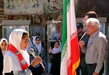 گلباران قبور مطهر شهدا توسط دانش آموزان پیشتاز شهر محلات 