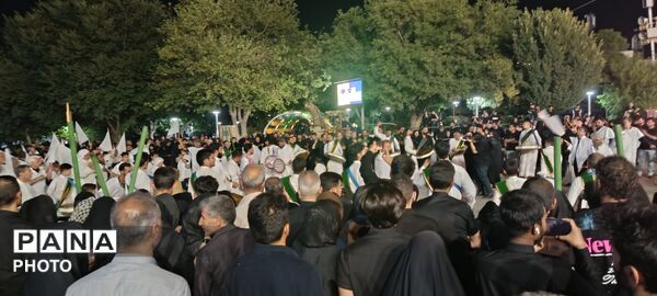  وقتی شهر با سیل جمعیت سیاه‌پوش  می‌شود