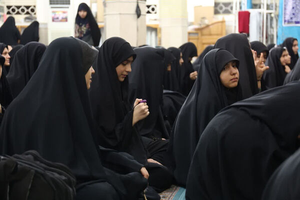 دومین روز اعتکاف دانش‌آموزی دختران در قم