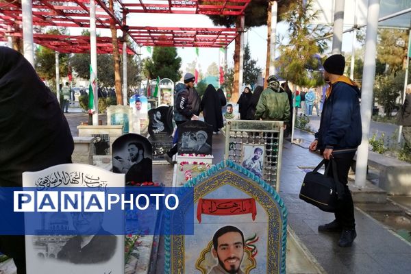 تجدید عهد با شهدا در رباط کریم