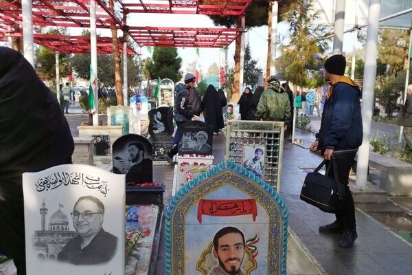تجدید عهد با شهدا در رباط کریم
