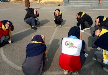  مانور زلزله در دبیرستان صدیقه ۲