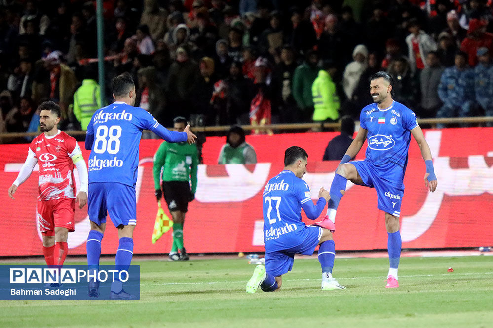 فانوس روشن استقلال در قعر؛ VARفرشته نجات استقلال