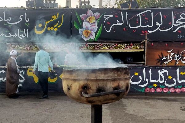 خدمت‌رسانی دانش‌آموزان در موکب «عشاق‌الحسین(ع)» سازمان دانش آموزی شهرستانهای تهران