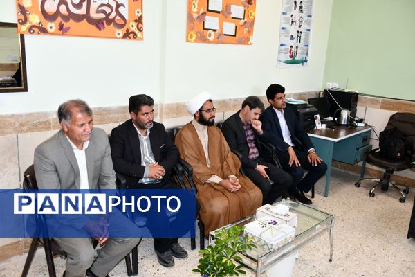حضور امام جمعه، فرماندار و مدیر آموزش پرورش مه ولات در مدارس شهرستان