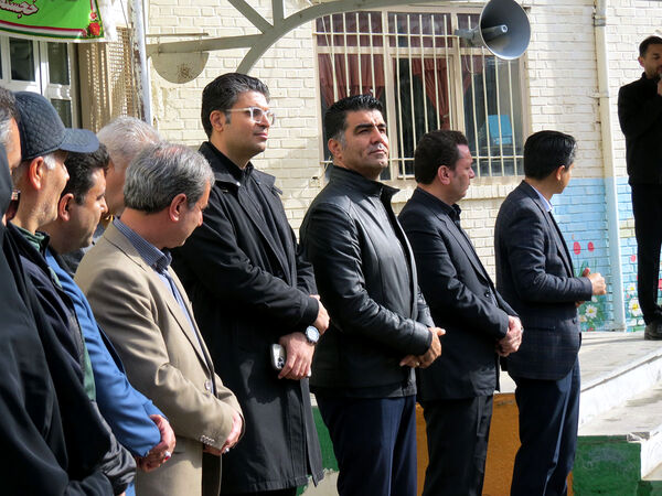 جشن انقلاب و کلنگ زنی زمین چمن دبیرستان شاهد امام حسین (ع)