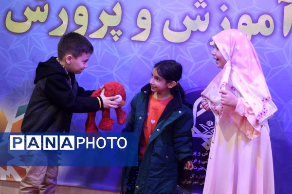  حال هوای غرفه وزارت آموزش و پرورش در سی و دومین نمایشگاه بین‌المللی قرآن کریم 