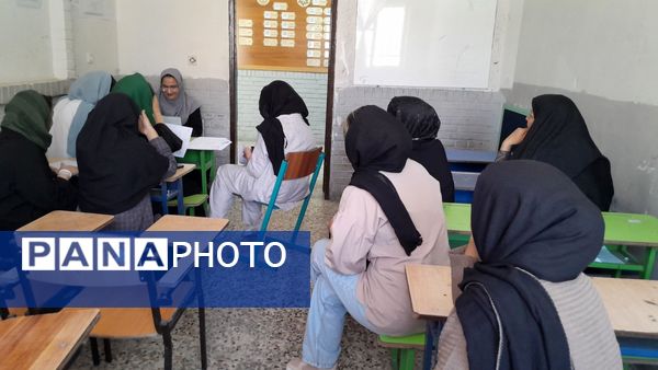 هدایت تحصیلی دانش آموزان پایه نهم دبیرستان میثاق منطقه تبادکان مشهد