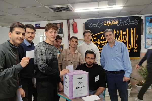 انتخابات شورای دانش‌آموزی در هنرستان موفقیان اسلامشهر