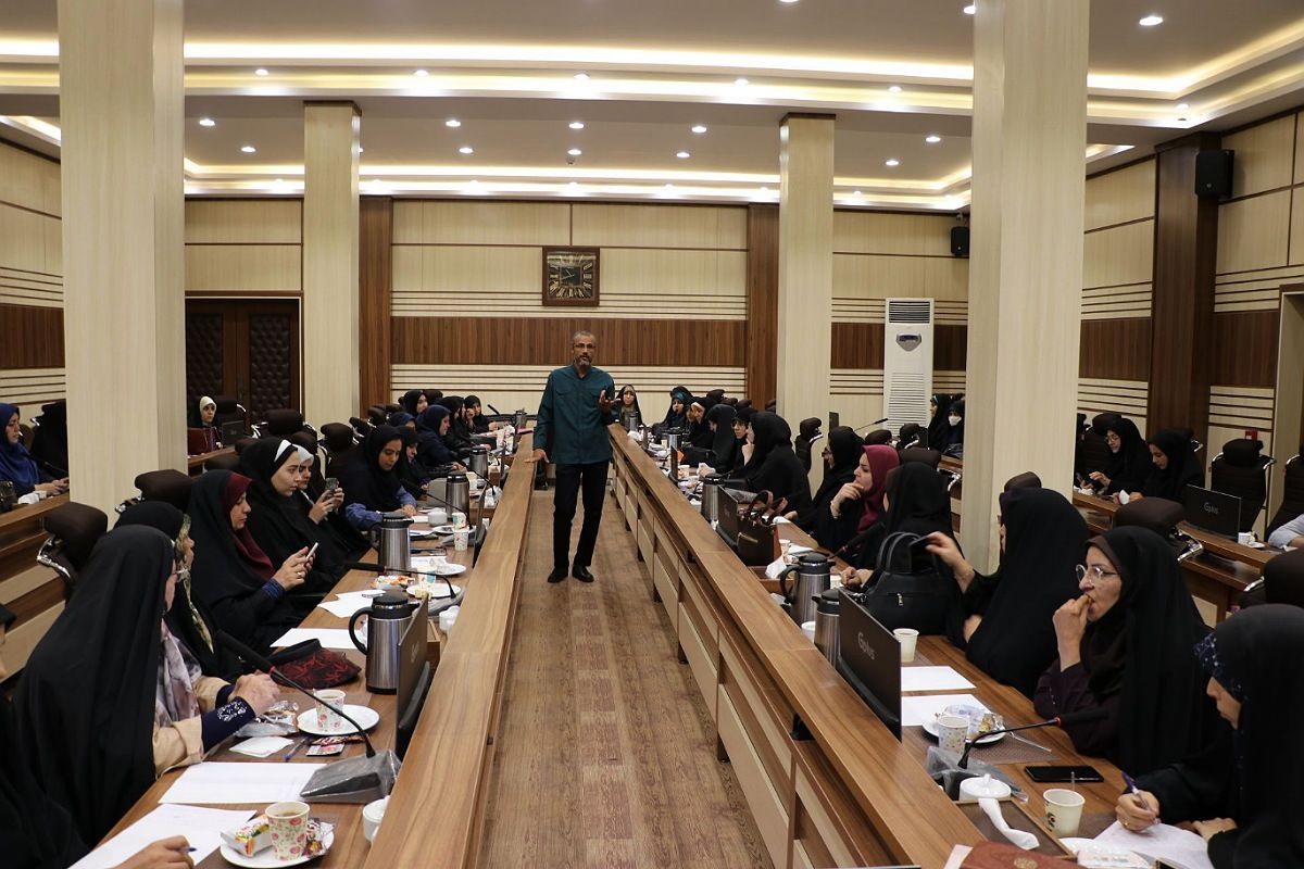 جلسه رابطین بسیج مدارس در سالن معلم ناحیه دو شهرری