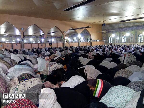 اقامه نماز عید فطر در یاسوج مصلی امام خمینی (ره)