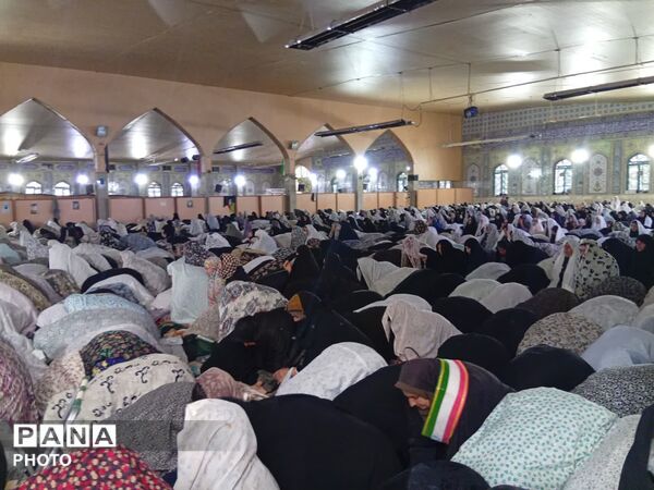 اقامه نماز عید فطر در یاسوج مصلی امام خمینی (ره)