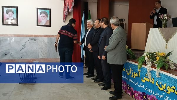 تجلیل از رتبه‌های برتر کنکور سراسری دبیرستان شهید سلطانی ۴ 