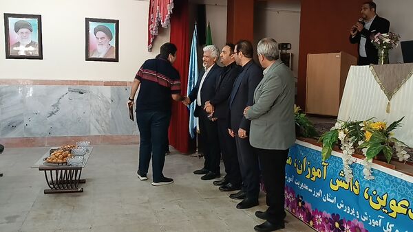 تجلیل از رتبه‌های برتر کنکور سراسری دبیرستان شهید سلطانی ۴ 